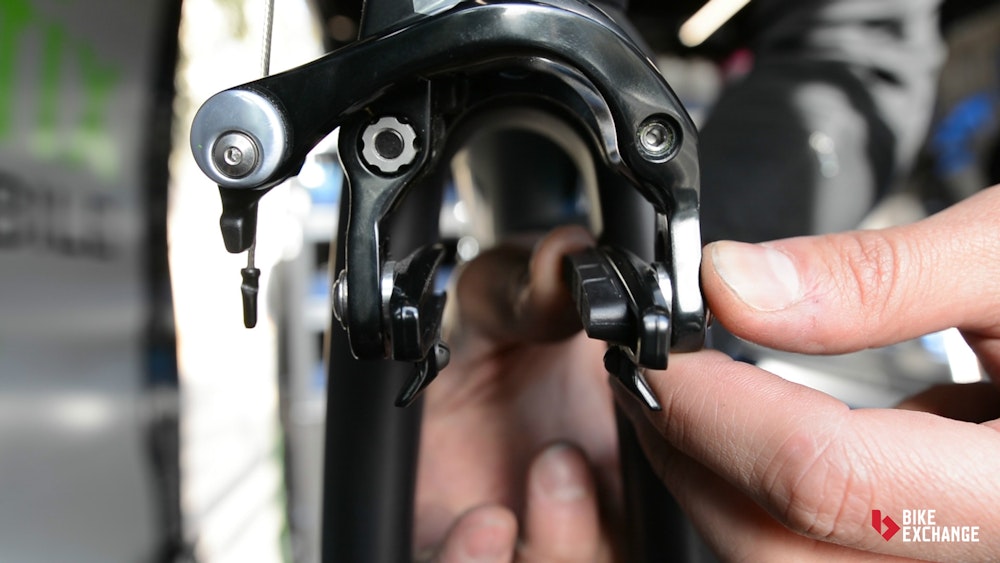 How to change brake pads BikeExchange 2017 install